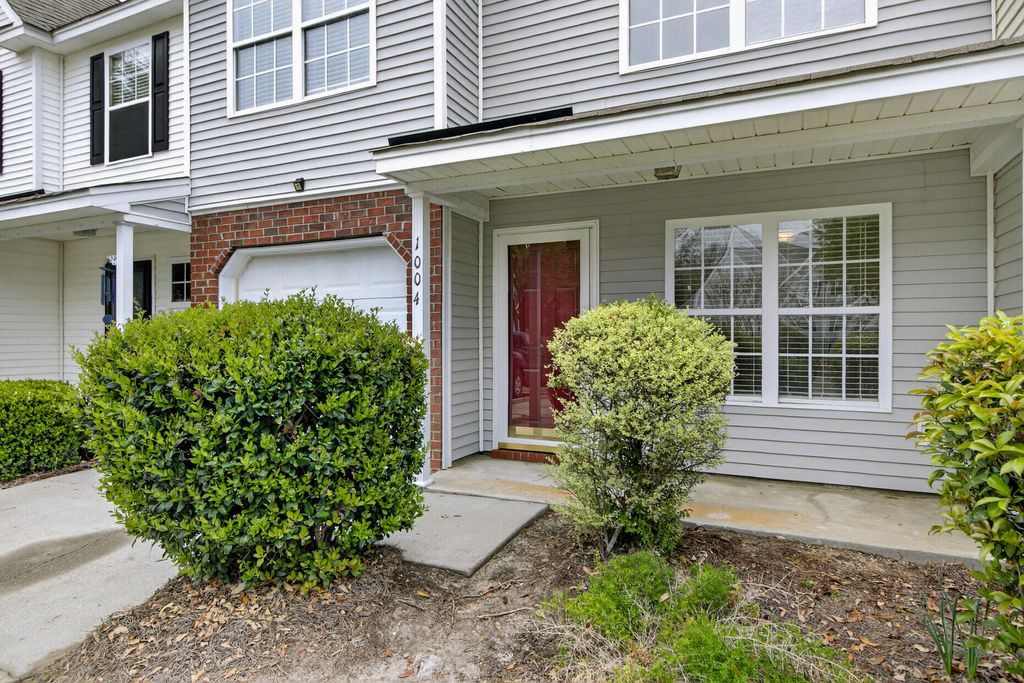 Photo of 1004 Yellow Hawthorn Cir, Summerville, SC 29483 (MLS # 26008510)