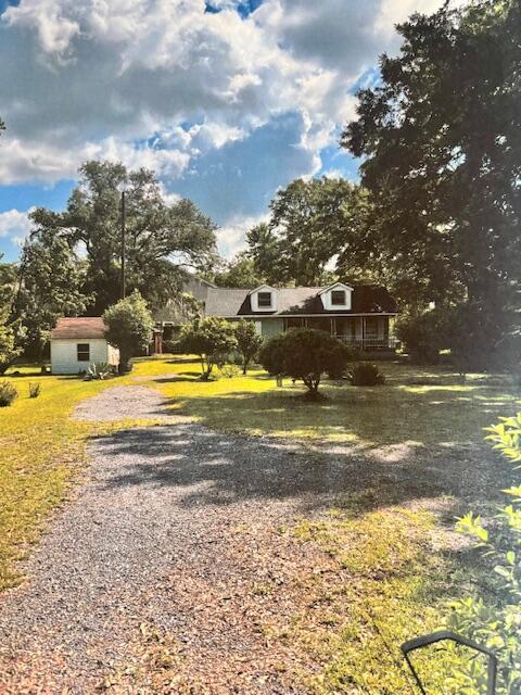 1046 Bee Hive Road