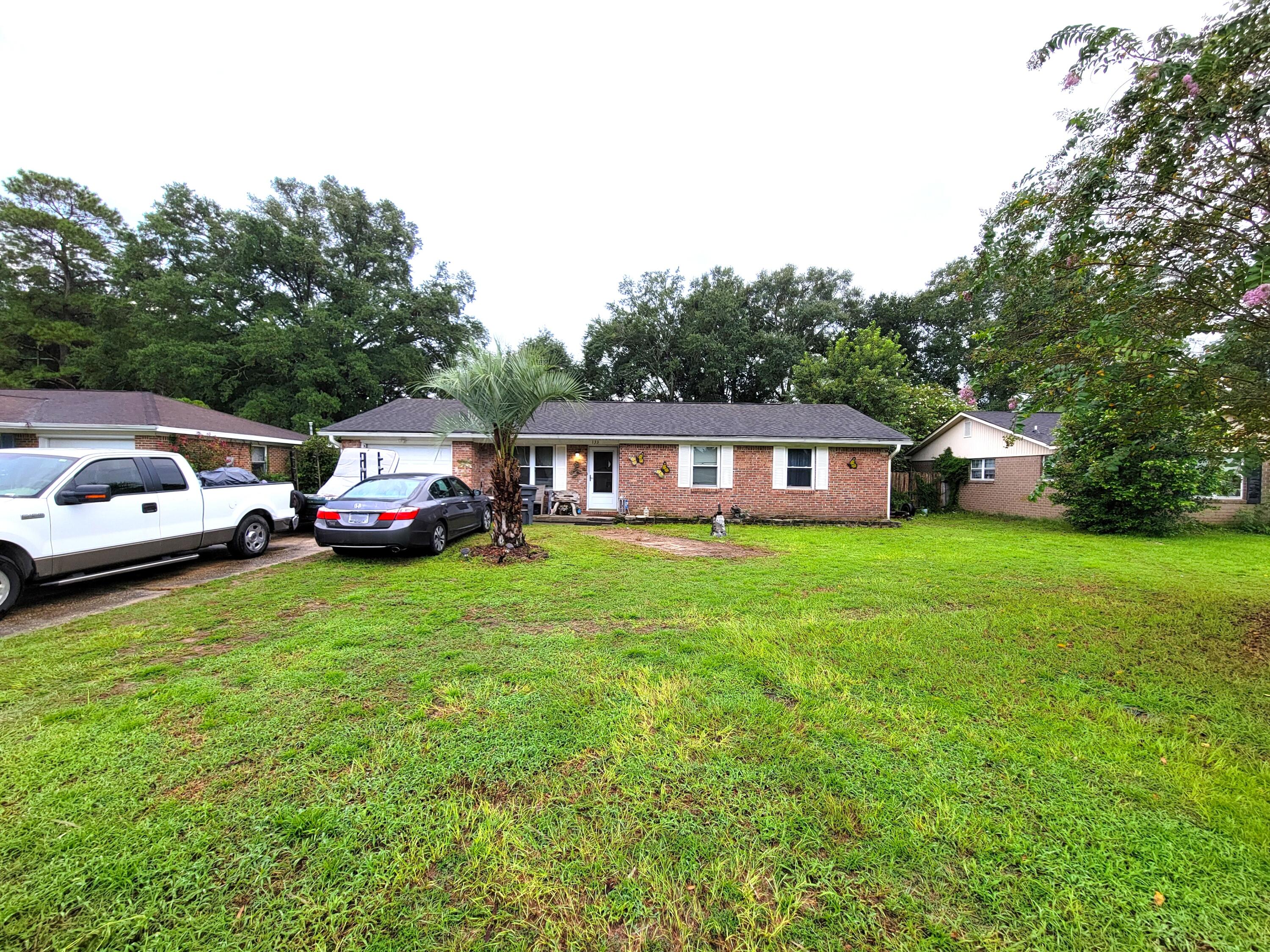 133 E Edgefield Drive