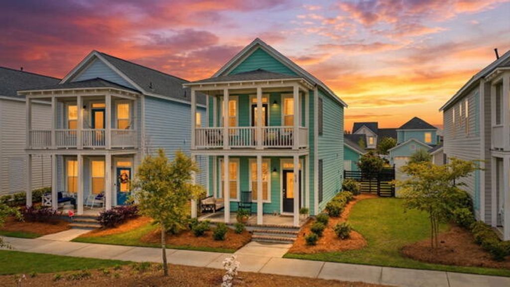 Photo of 139 Midtown Avenue, Summerville, SC 29486 (MLS # 26010137)