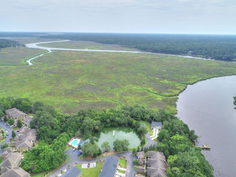 A home in North Charleston