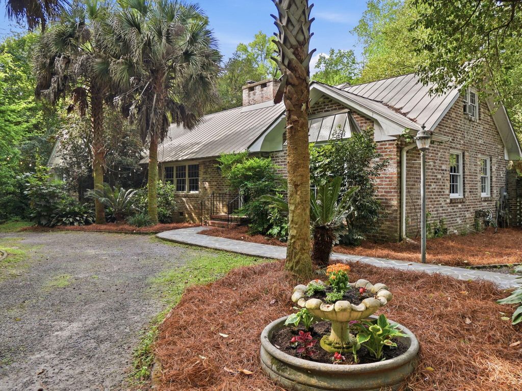 Photo of 132 Tupper Lane, Summerville, SC 29483 (MLS # 26010071)