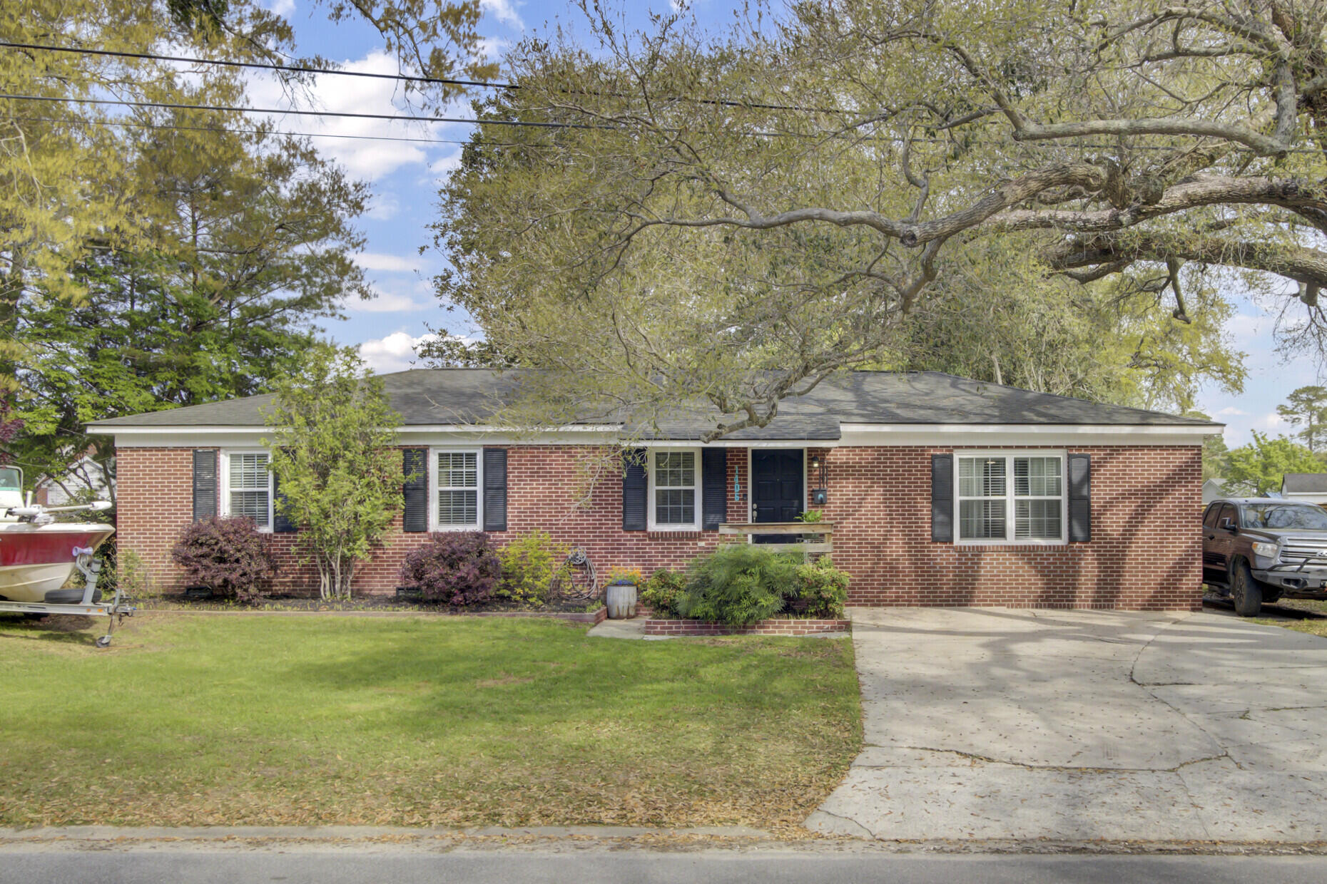 1406 Iroquois Street