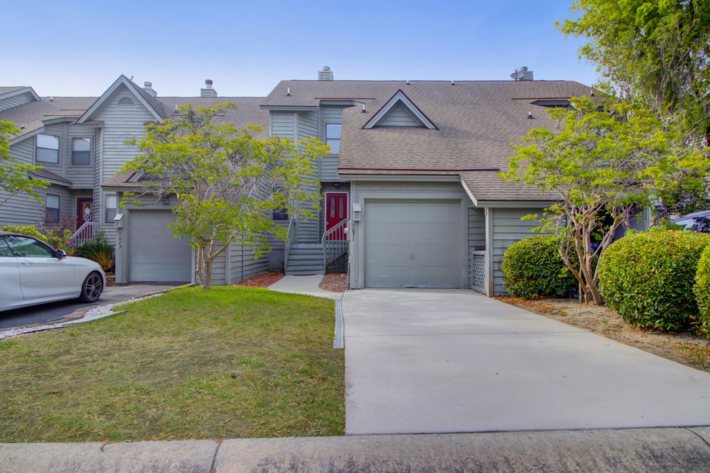 Photo of 1071 Marsh Court Lane, Mount Pleasant, SC 29464 (MLS # 26010747)