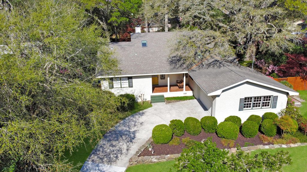 Photo of 103 Quail Lane, Summerville, SC 29485 (MLS # 26008285)