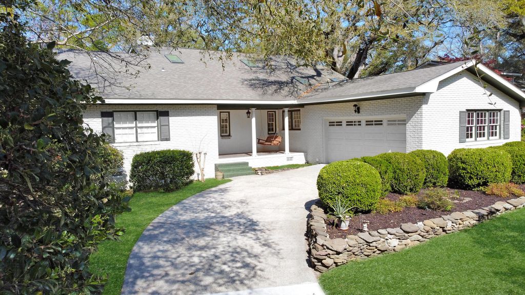 Photo of 103 Quail Lane, Summerville, SC 29485 (MLS # 26008285)