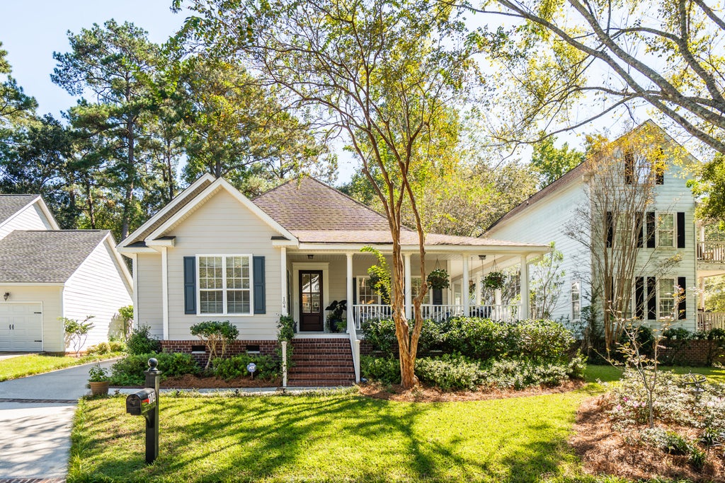 Photo of 104 White Pine Way, Summerville, SC 29485 (MLS # 26028505)