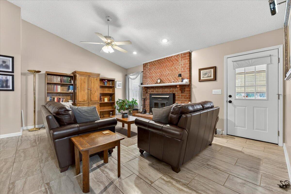 1760 Black Tom Road