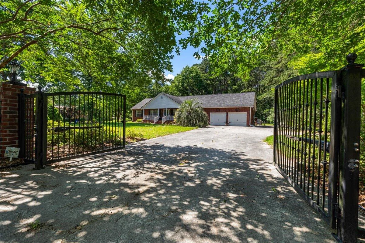1760 Black Tom Road