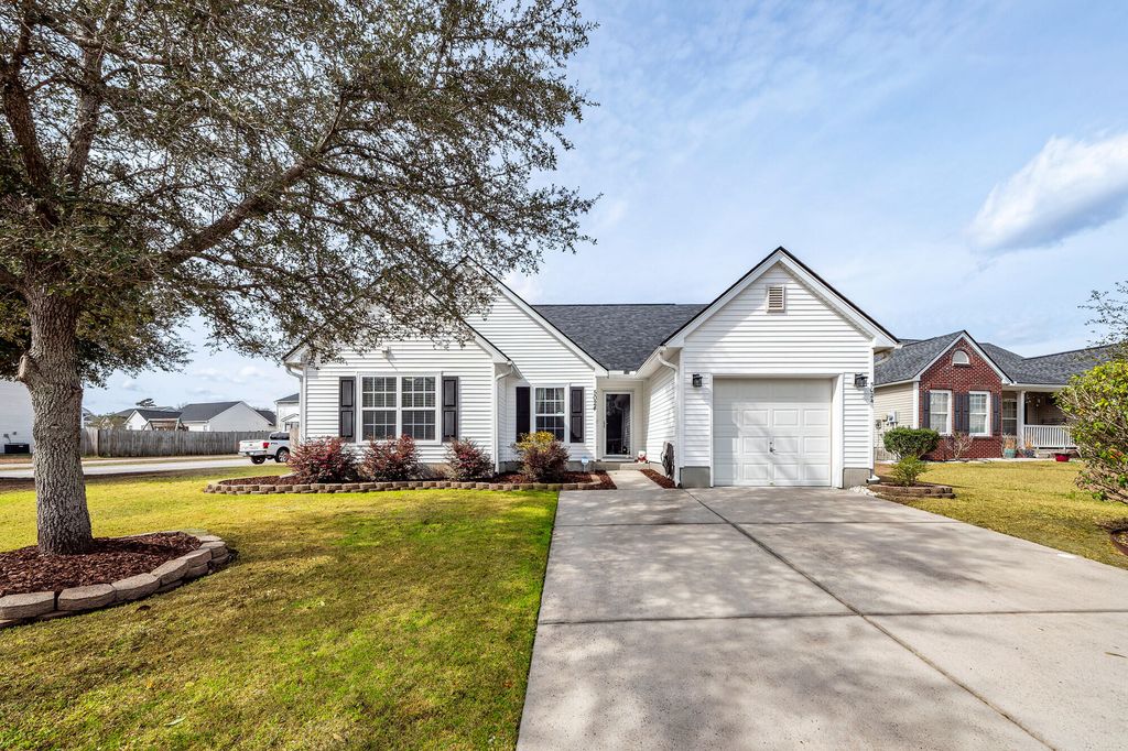 Photo of 5024 Thornton Drive, Summerville, SC 29485 (MLS # 26005528)