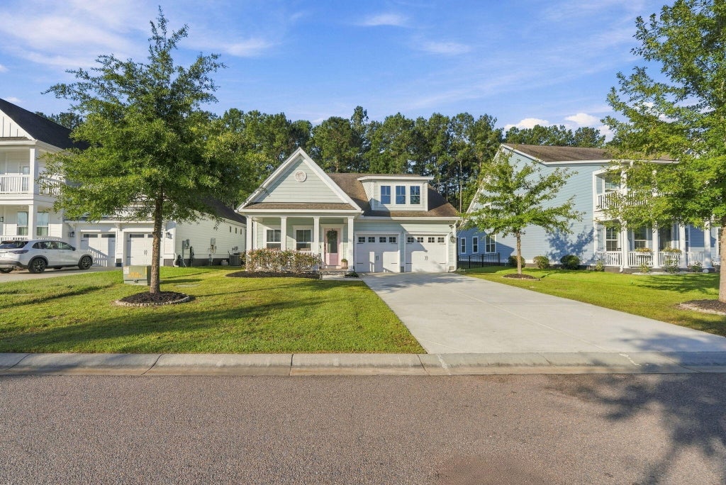 Photo of 217 Calm Water Way, Summerville, SC 29486 (MLS # 26028799)
