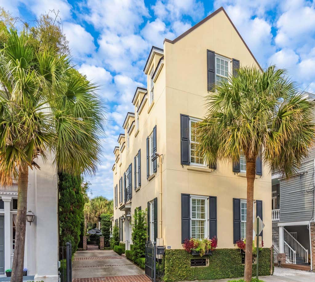 Photo of 44 Wentworth Street, Charleston, SC 29401 (MLS # 26023394)