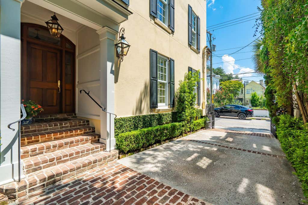 Photo of 44 Wentworth Street, Charleston, SC 29401 (MLS # 26023394)