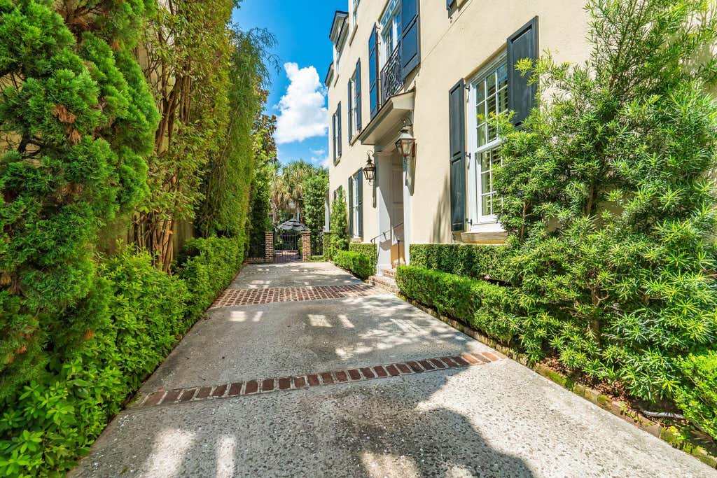 Photo of 44 Wentworth Street, Charleston, SC 29401 (MLS # 26023394)