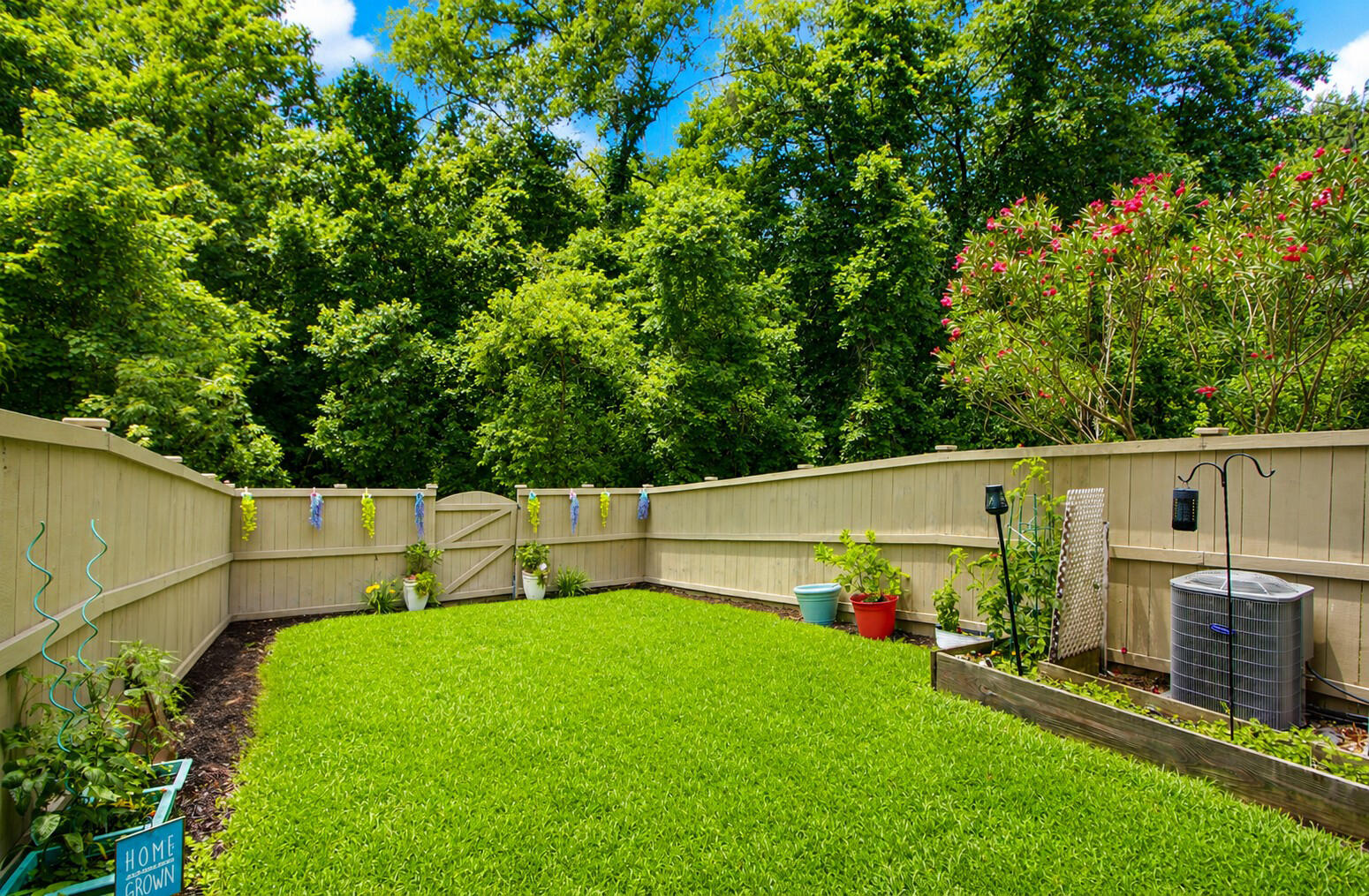 133 Claret Cup Way