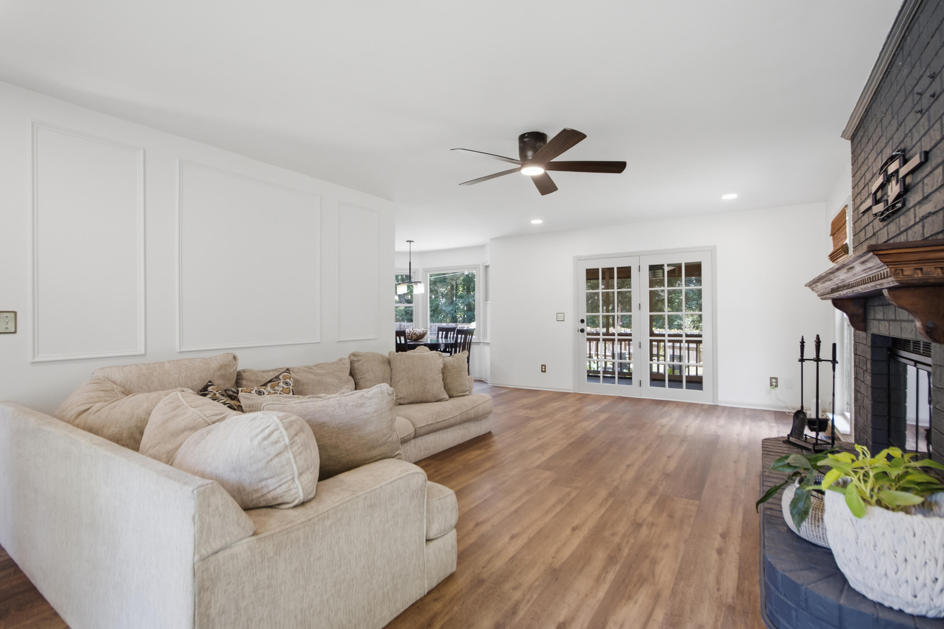 228 Knightsbridge Drive