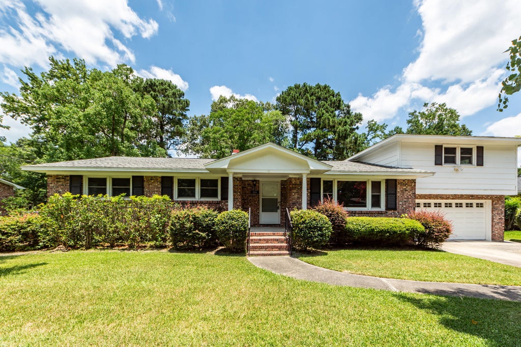 Photo of 2416 Tiffany Drive, Charleston, SC 29414 (MLS # 26018961)