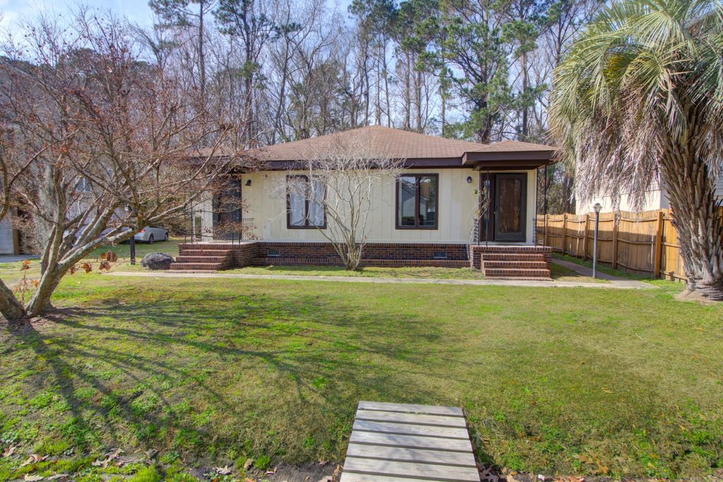 Photo of 1543 Theresa Drive #A And B, Charleston, SC 29412 (MLS # 26005086)