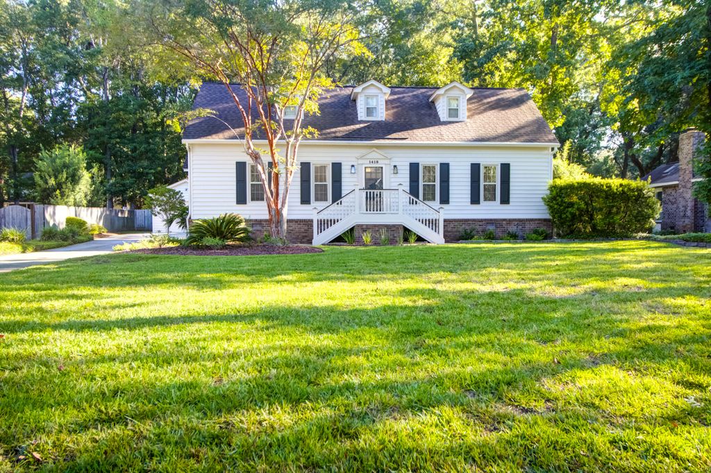 Photo of 1418 Inland Creek Way, Mount Pleasant, SC 29464 (MLS # 25026734)