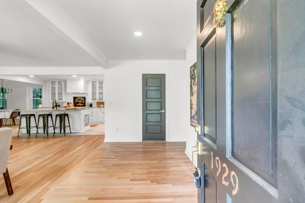 Photo of 1929 Westminster Road, Charleston, SC 29407 (MLS # 26021130)