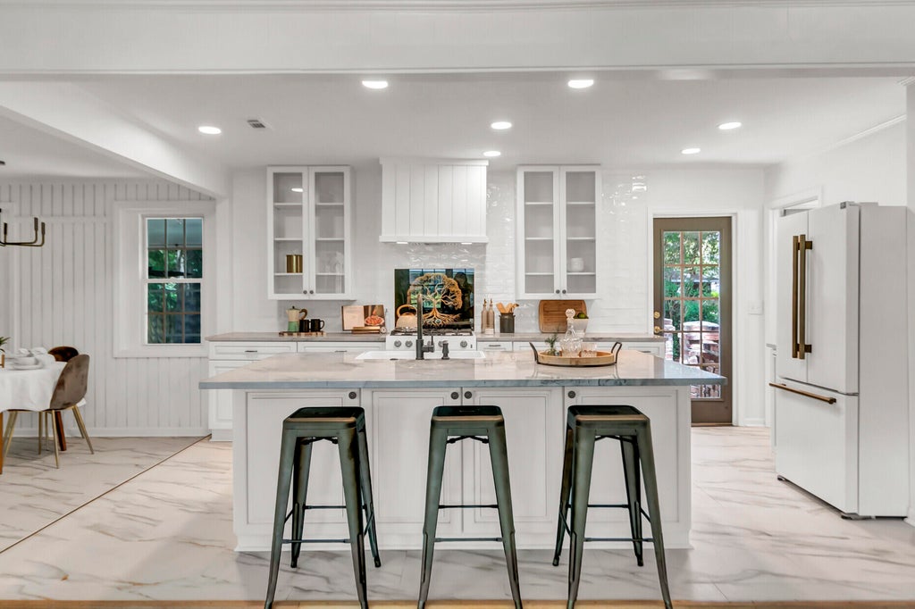 Photo of 1929 Westminster Road, Charleston, SC 29407 (MLS # 26021130)