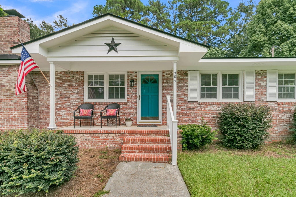 Photo of 404 Forest Circle, Summerville, SC 29483 (MLS # 26025262)
