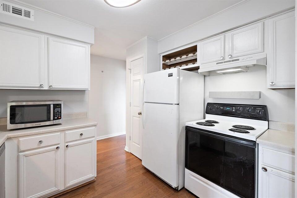 700 Daniel Ellis Drive 11302