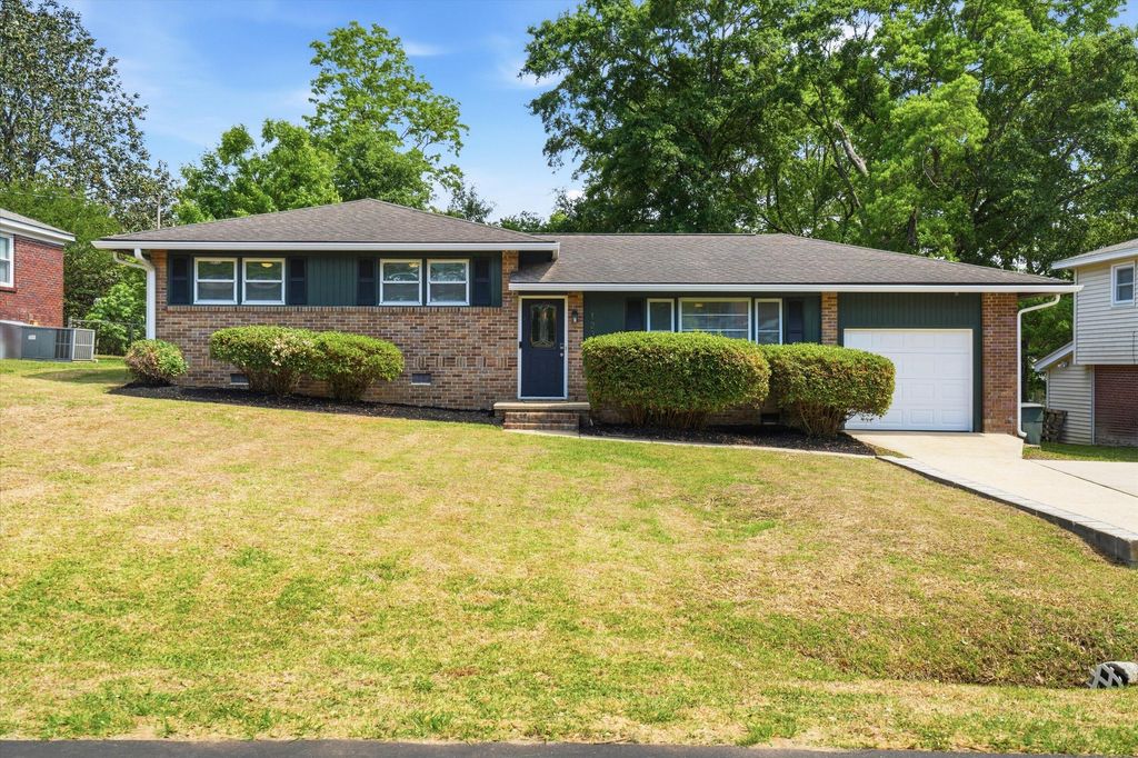 Photo of 1239 Fort Drive, Hanahan, SC 29410 (MLS # 26011705)