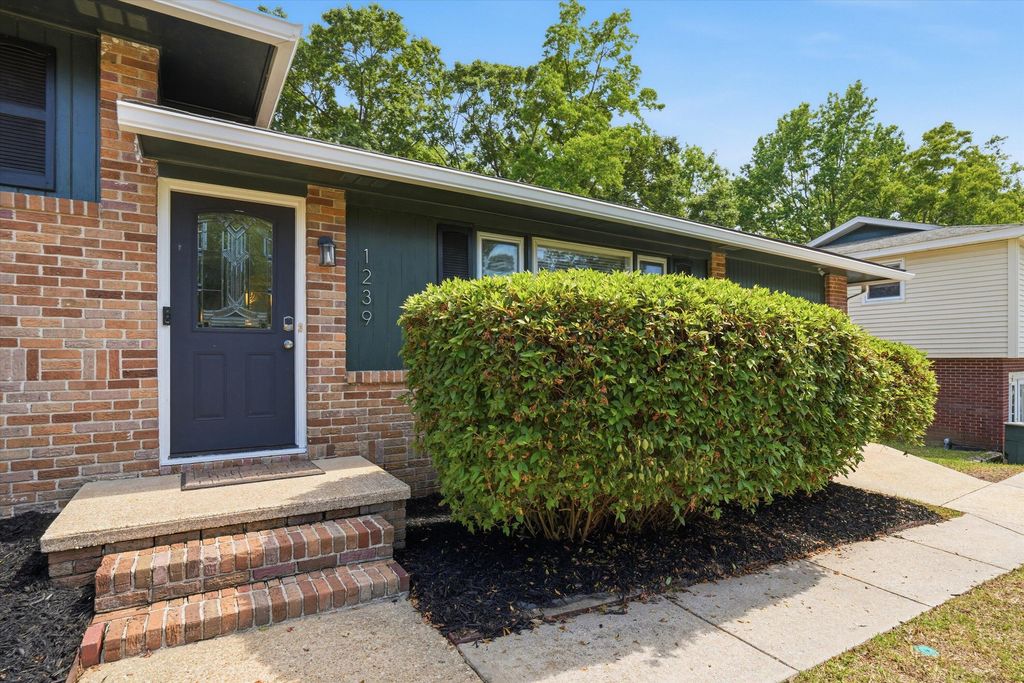 Photo of 1239 Fort Drive, Hanahan, SC 29410 (MLS # 26011705)