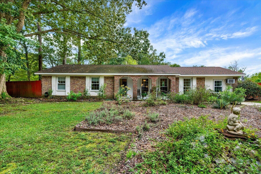 Photo of 232 Judith Drive, Summerville, SC 29485 (MLS # 26026798)