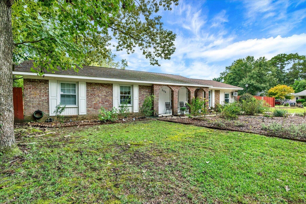 Photo of 232 Judith Drive, Summerville, SC 29485 (MLS # 26026798)