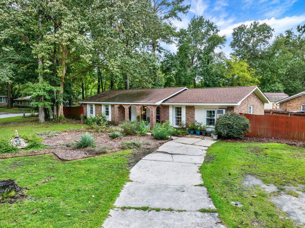 Photo of 232 Judith Drive, Summerville, SC 29485 (MLS # 26026798)