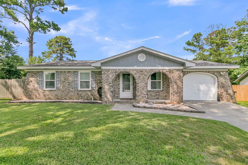 Photo of 107 Mcduffie Court, Summerville, SC 29486 (MLS # 26023108)