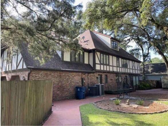 104 Legend Oaks Way