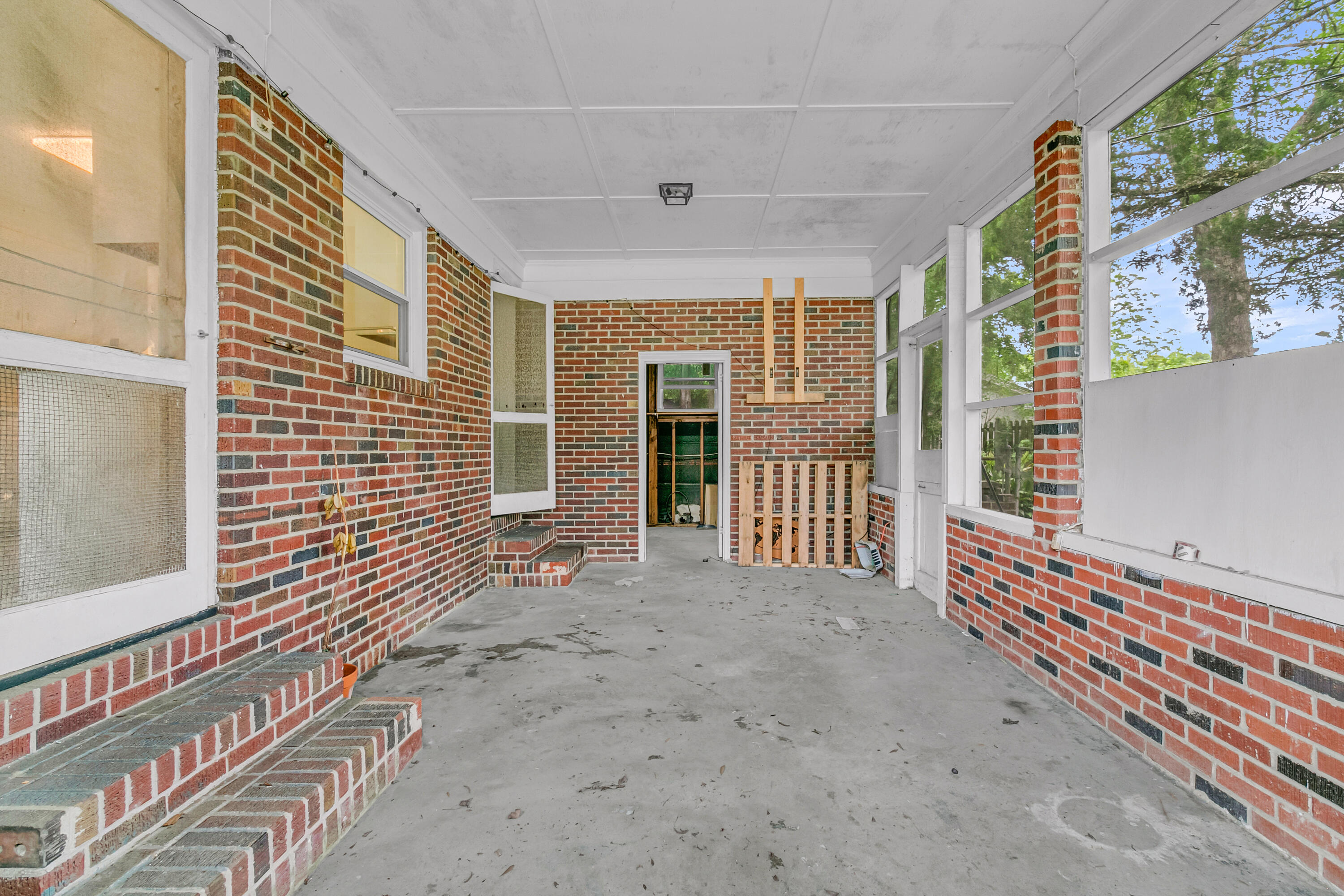 1221 Byron Road