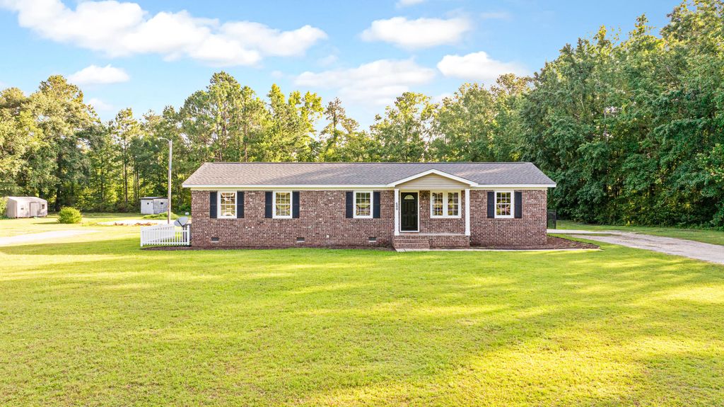 Photo of 400 Black Oak Road, Bonneau, SC 29431 (MLS # 26000499)