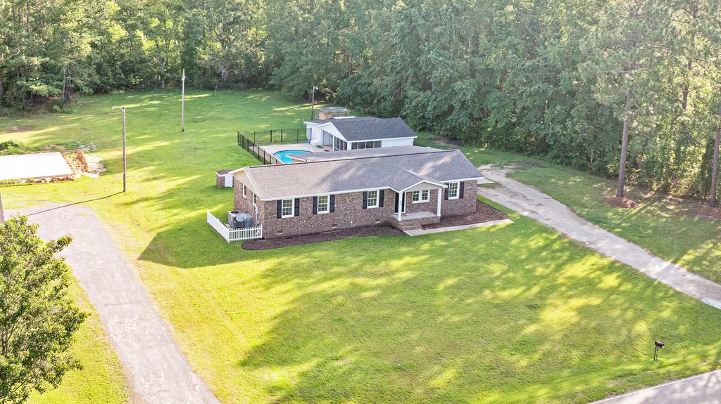 Photo of 400 Black Oak Road, Bonneau, SC 29431 (MLS # 26000499)