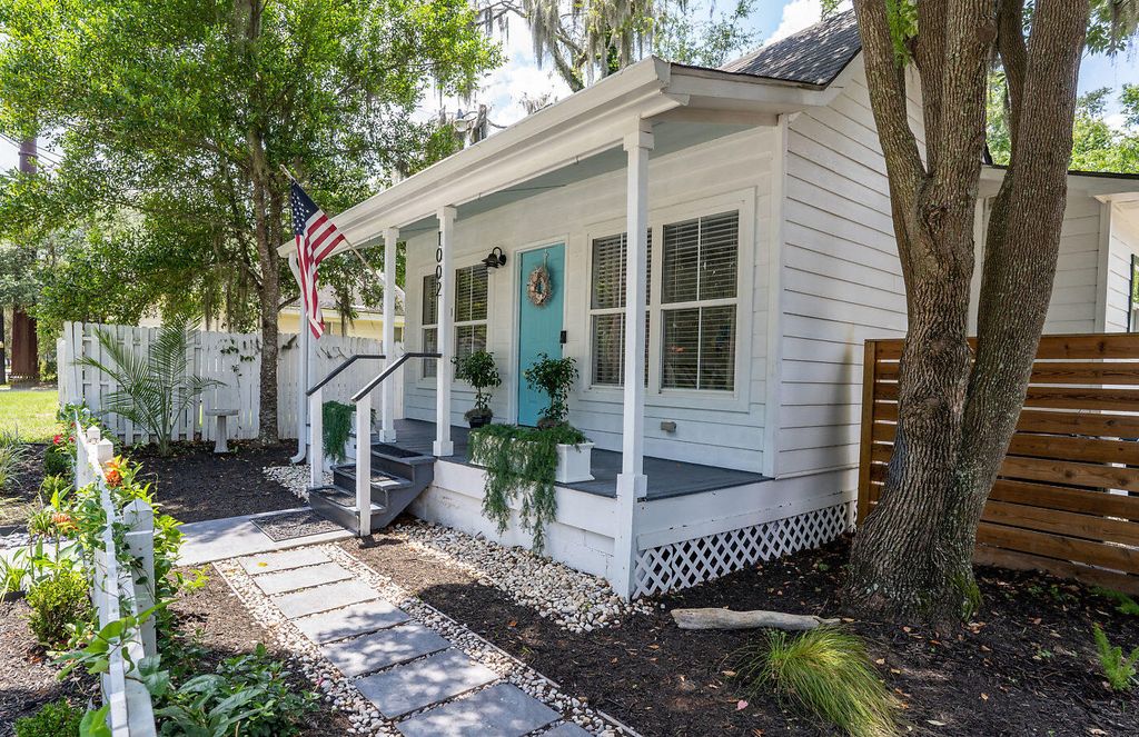 Photo of 1002 Wilmington Street, Beaufort, SC 29902 (MLS # 26007608)