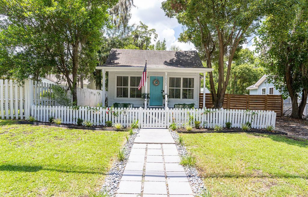 Photo of 1002 Wilmington Street, Beaufort, SC 29902 (MLS # 26007608)