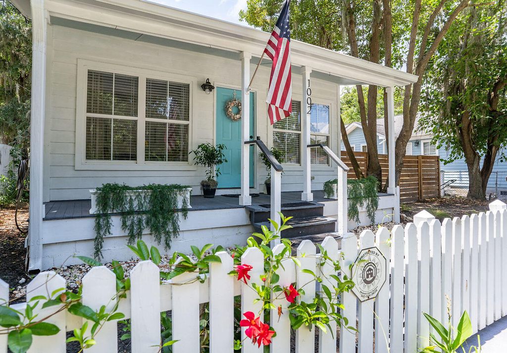 Photo of 1002 Wilmington Street, Beaufort, SC 29902 (MLS # 26007608)