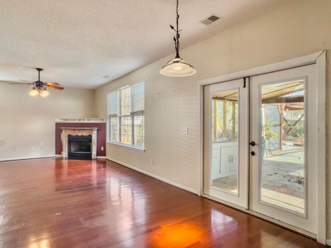 A home in North Charleston