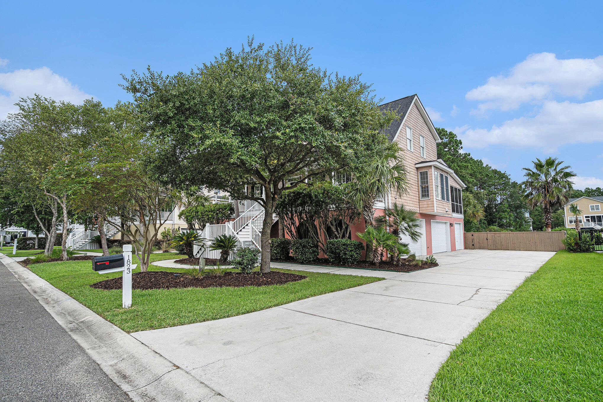 1823 Delacourt Avenue