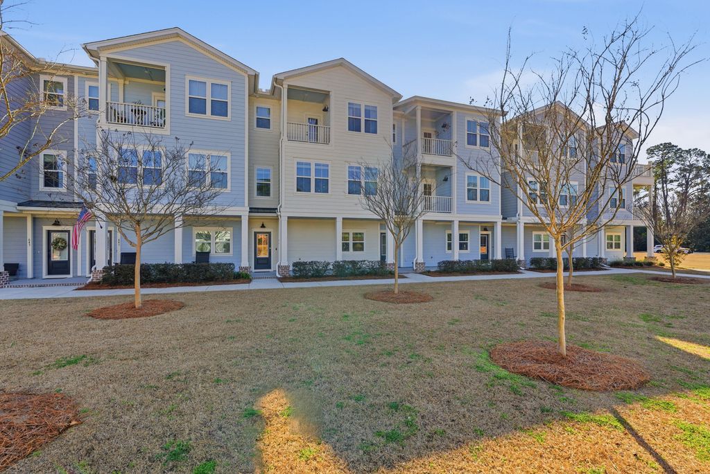 Photo of 639 N Laurel Street, Summerville, SC 29483 (MLS # 26006323)