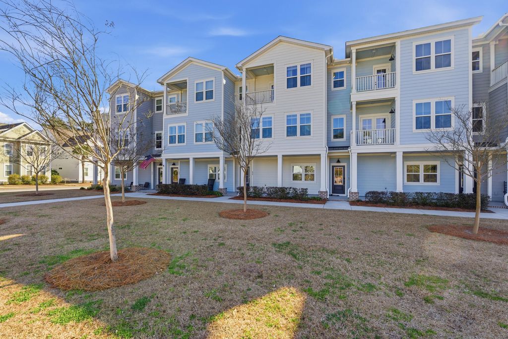 Photo of 639 N Laurel Street, Summerville, SC 29483 (MLS # 26006323)