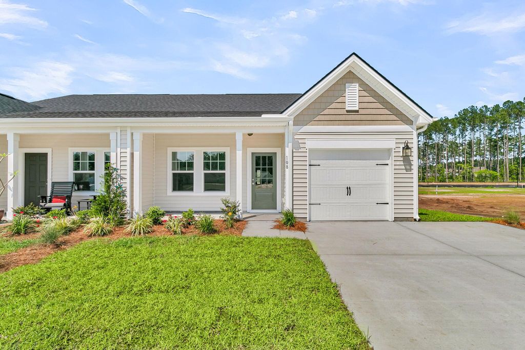 Photo of 1068 Dusk Drive, Summerville, SC 29486 (MLS # 26017917)