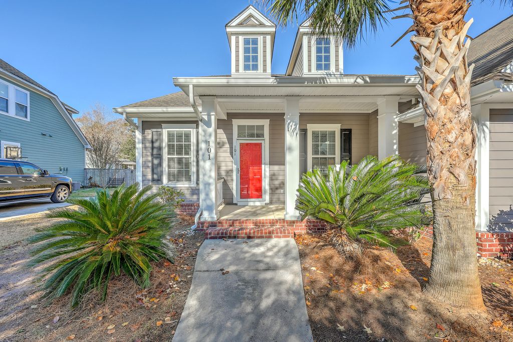 Photo of 101 Duck Pond Court, Summerville, SC 29485 (MLS # 26000133)