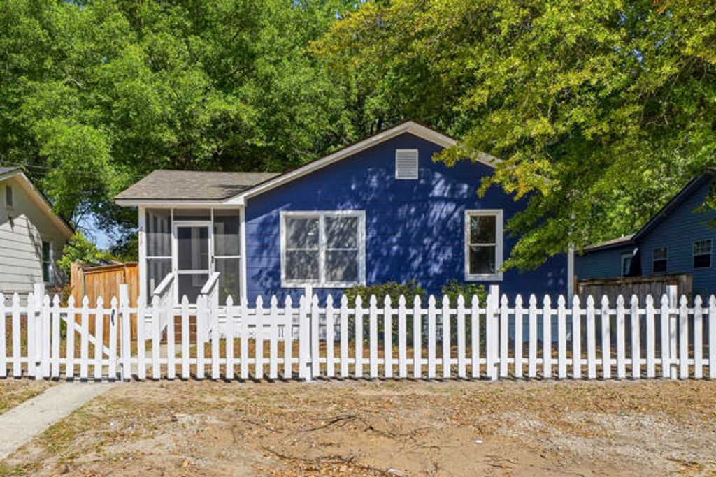 Photo of 2217 Cambridge Avenue, North Charleston, SC 29405 (MLS # 26010407)