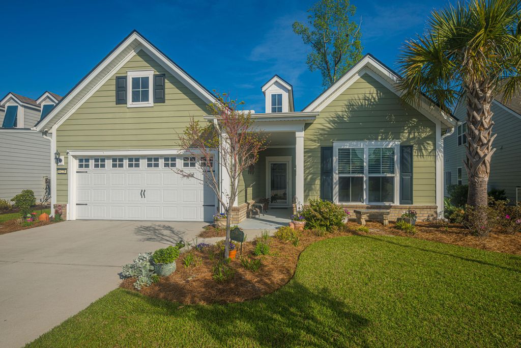 Photo of 6228 Woodsedge Court, Hollywood, SC 29449 (MLS # 26008780)