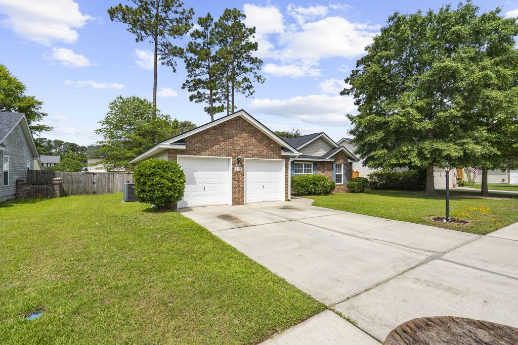 Photo of 1311 Lantern Road, Summerville, SC 29486 (MLS # 26015649)