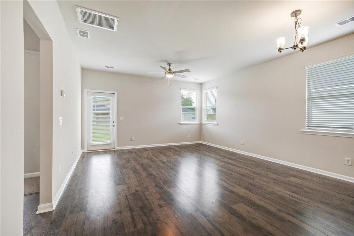 1285 Warrens Way